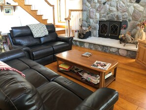 TV, fireplace, ping pong, books - Waterfront with dock, firepit, and incredible views!! (Lakeside Marblehead)