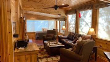 Smart TV, fireplace, table tennis