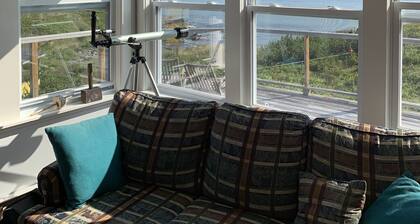 Oceanfront 3 bedroom Bungalow. in a beautiful cove just 1.5 hrs from St. John's.