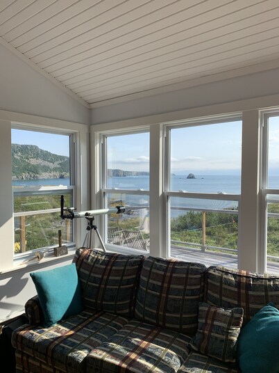 Oceanfront 3 bedroom Bungalow. in a beautiful cove just 1.5 hrs from St. John's.