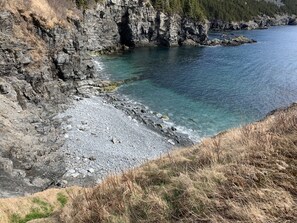 بالقرب من الشاطئ