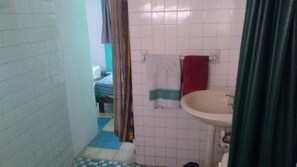 Dusche, Handtücher, Seife, Toilettenpapier