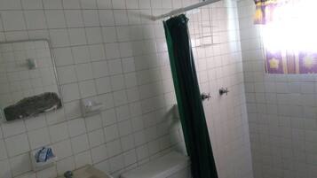 Dusche, Handtücher, Seife, Toilettenpapier