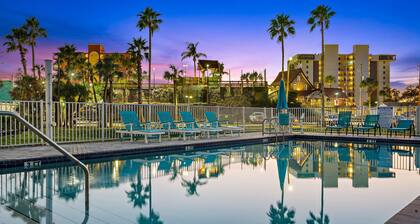 Exclusive PENTHOUSE Footsteps from Madeira Beach! 3BR/3BA with a Heated Pool!