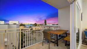 Outdoor dining - Luxury Madeira Beach Penthouse - Water Views • Heated Pool • Near John’s Pass (Madeira Beach)