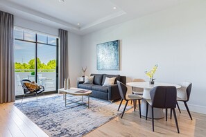 Living area - Olde Naples... New and Fabulous ! (Naples)