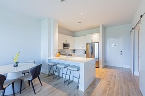 Private kitchen - Olde Naples... New and Fabulous ! (Naples)