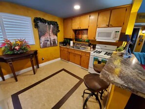 Fridge, microwave, oven, stovetop - Bakersfield Safari Retreat (Bakersfield)