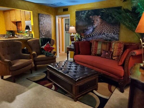 Interior - Bakersfield Safari Retreat (Bakersfield)