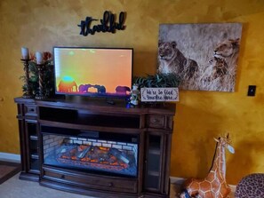 Interior - Bakersfield Safari Retreat (Bakersfield)