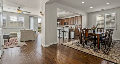 20 mins to Mt Rose SKI TAHOE & 35 Mins to Tahoe & Mt Views 5 Beds 3 Baths Home