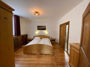 2 chambres, lit parapluie, Wi-Fi, draps fournis