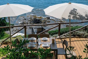 Outdoor dining - Casa Frontemare con Scesa al Mare Privata (Castiglioncello (LI))