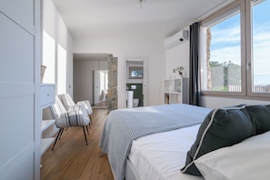 2 bedrooms, iron/ironing board, travel crib, WiFi - Casa Frontemare con Scesa al Mare Privata (Castiglioncello (LI))