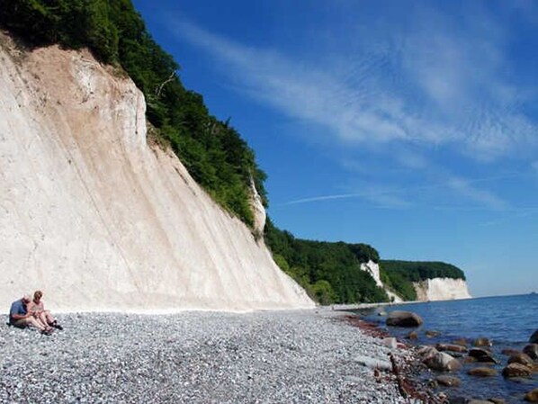 Unclassified image, 1 of 27, button