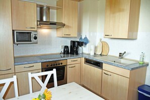 冷蔵庫、電子レンジ、オーブン、食器洗い機