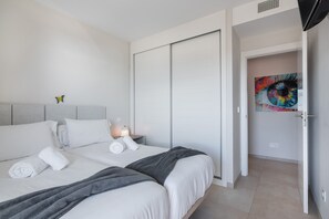 3 bedrooms, iron/ironing board, free WiFi, bed sheets