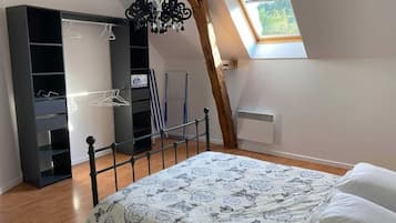 3 slaapkamers, een bureau, een strijkplank/strijkijzer, gratis wifi