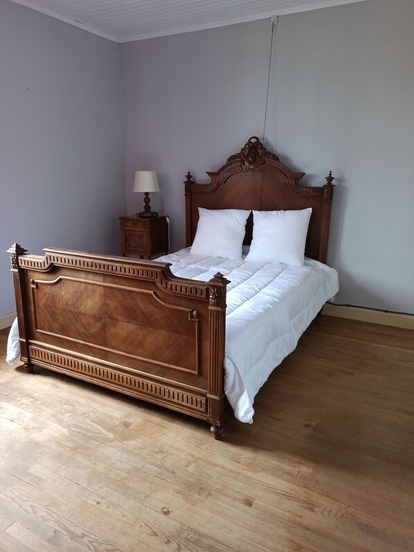 4 bedrooms, iron/ironing board