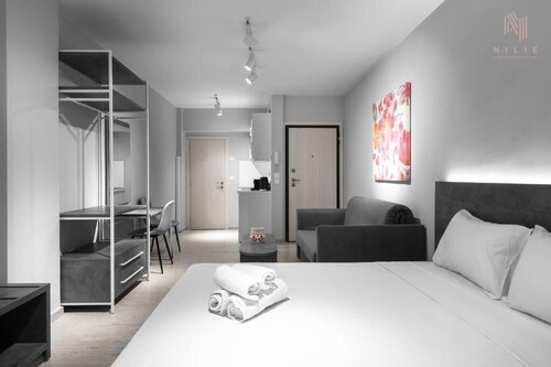 Modeco Nilie Hospitality MGMT