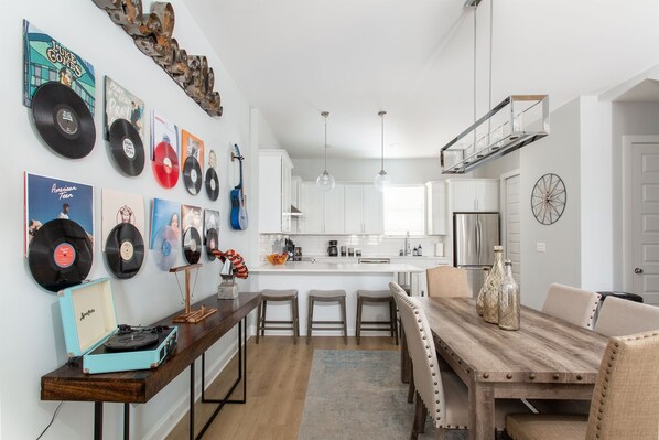 Dining - Wildflower North | 10 Guests | Private En-Suites + Free Parking (Nashville)