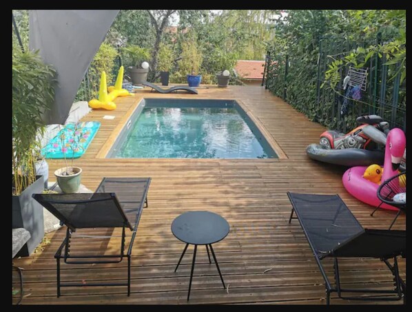 Outdoor pool, a heated pool