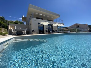 Outdoor pool - Modern Villa with Pool & Sea View-40m to the Beach (Lun)