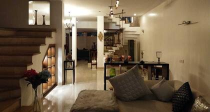 Elegant 7 star style independent, well furnished Home-Away property