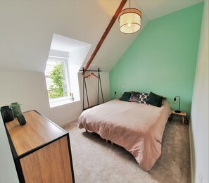 4 habitaciones, tabla de planchar con plancha, cuna de viaje y wifi