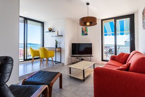 TV - VUE DES ANGES AP4238 By Riviera Holiday Homes (Niza)