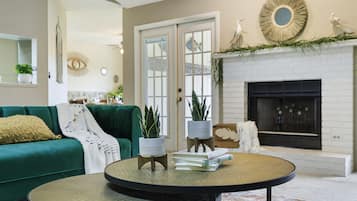 Smart TV, fireplace, table tennis