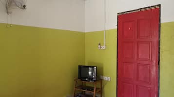 Deluxe Double Room, 1 Queen Bed | 1 bedroom, free WiFi, bed sheets