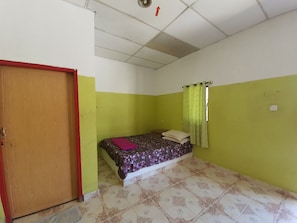 Deluxe Double Room, 1 Queen Bed | Free WiFi, bed sheets - OYO 90302 Dimuara Chalet Tok Bali (Pasir Puteh)