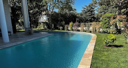Au Coeur du Golf de Massane Villa Contemporaine Climatisée Avec Piscine