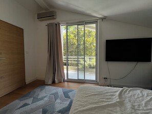 3 Schlafzimmer, Schreibtisch, Bügeleisen/Bügelbrett, Reisekinderbett
