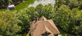 Beautiful Lakefront Family Retreat! Pet Friendly, Canoes Included, Sleeps 28+