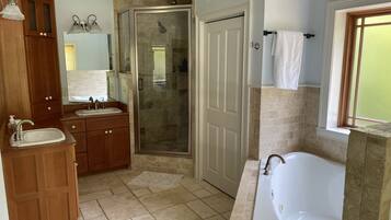 Combined shower/bathtub, hair dryer, towels, soap