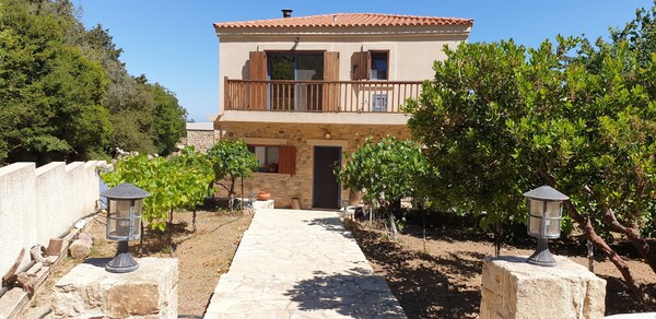 Chaihoutes Stone Villa Into Olive Farm In Zia - Kos