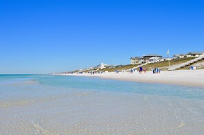 Beach nearby - Boutique Luxury Seaside Escape – The Court, Central Location +2 Bikes (Santa Rosa Beach)