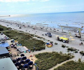 On the beach - Oceanfront Paradise in Cherry Grove Beach S. Carolina! (North Myrtle Beach)