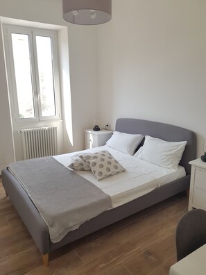 2 chambres, fer et planche à repasser, Wi-Fi, draps fournis