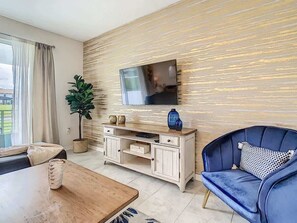 TV - Magical Disney Getaway / Two Clubhouses / Splash Park Fun (Kissimmee)