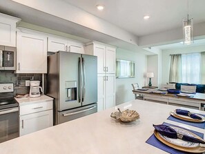 Fridge, microwave, oven, stovetop - Magical Disney Getaway / Two Clubhouses / Splash Park Fun (Kissimmee)