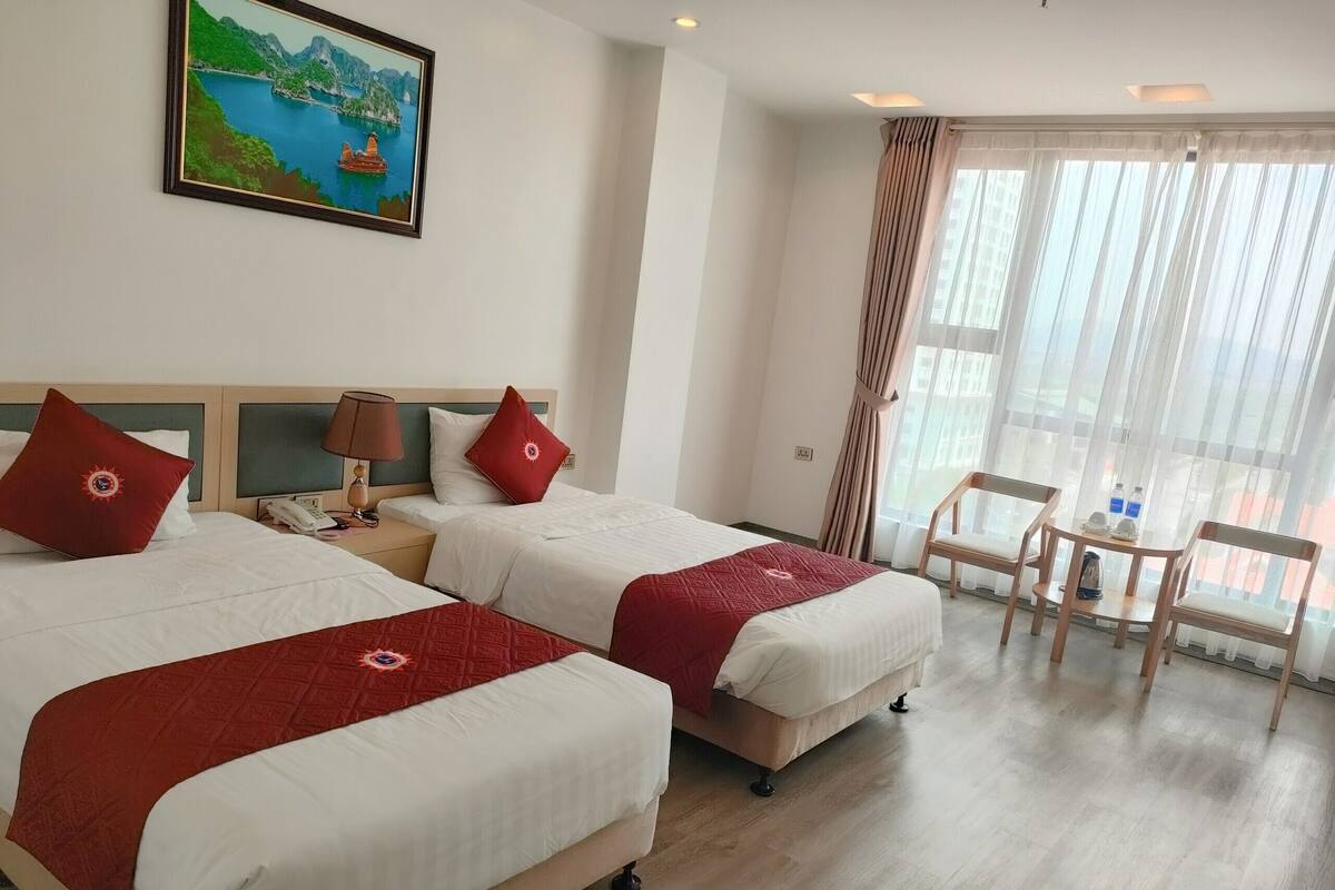 Habitación básica con 1 cama matrimonial o 2 individuales | Escritorio, wifi gratis y ropa de cama