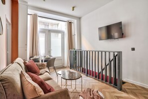 Smart TV - NEW! Eiffel Tour Splendid 2BR apt in Paris (Paris)