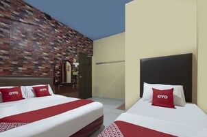 Triple Room | Free WiFi, bed sheets