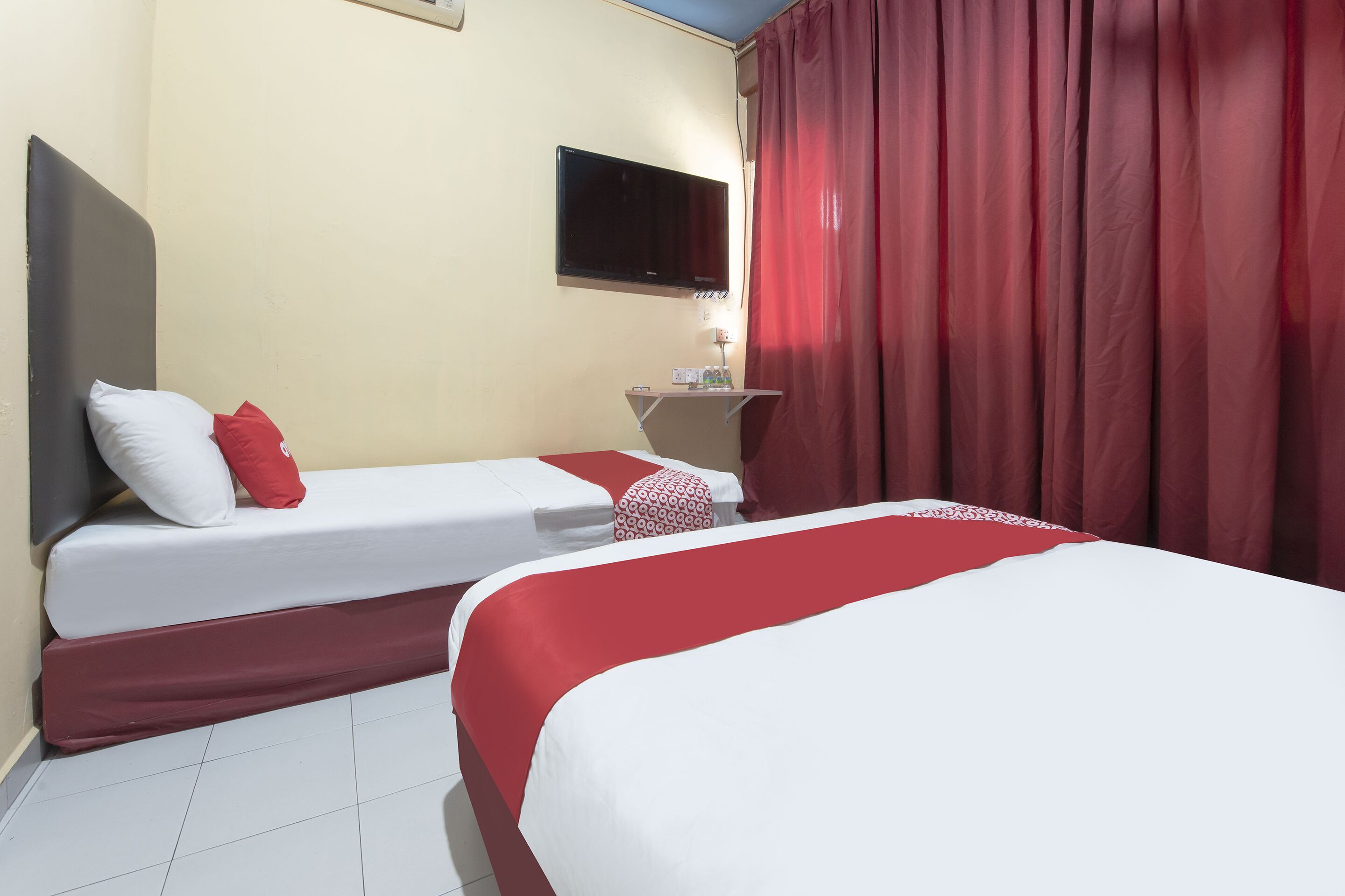 triple room | free wifi, bed sheets