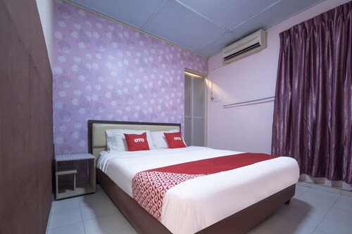 Spot On 90305 Hen Hen Hotel