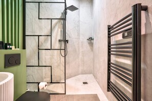 Dusche, Haartrockner, Handtücher, Seife