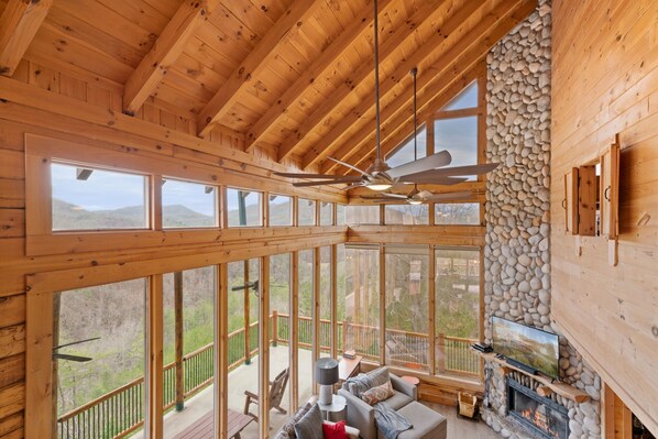 TV, fireplace - #47Majestic Luxe 3bd/3.5ba w Spectacular Views (Sevierville)